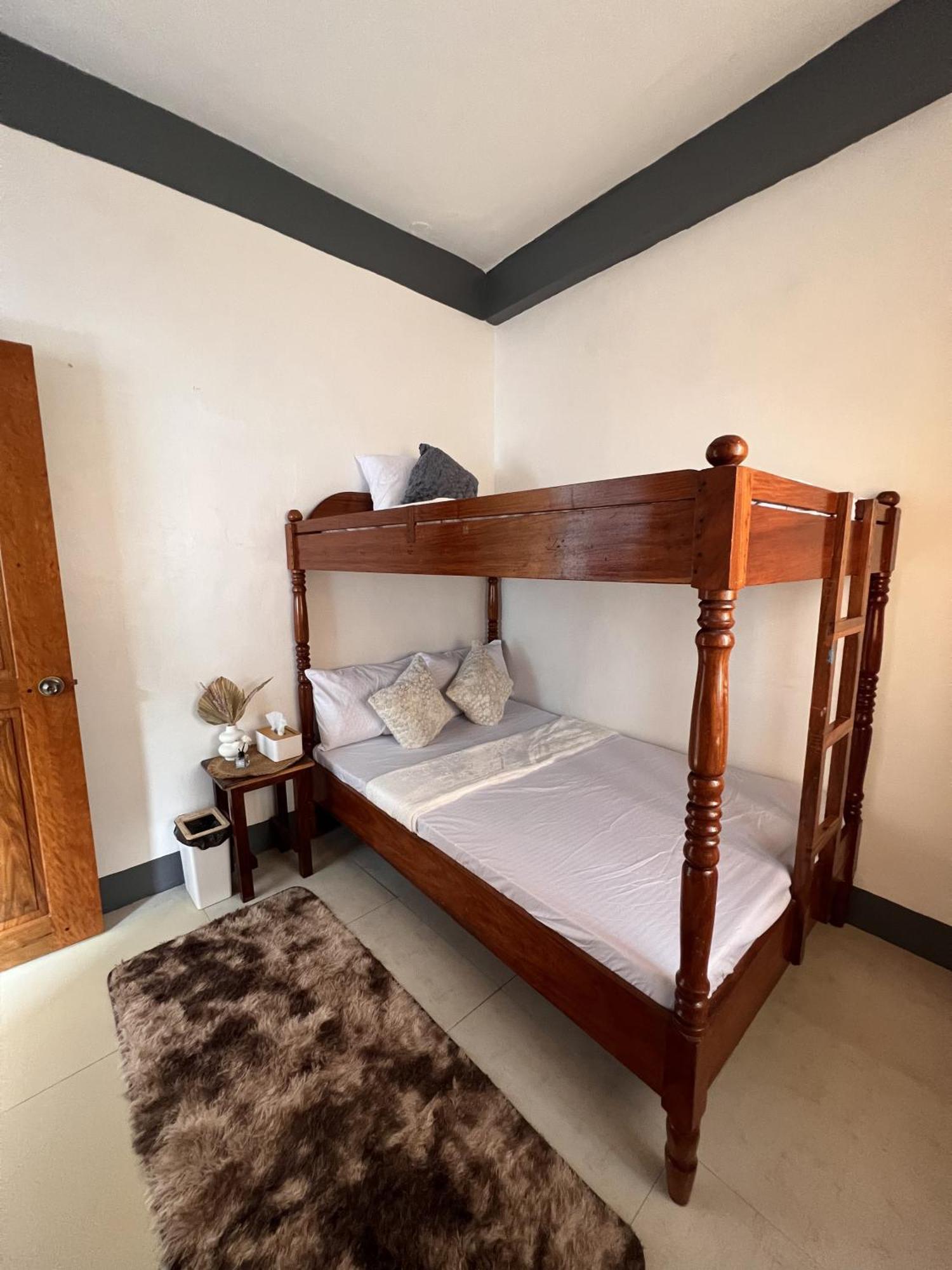 Eighty8 Tourist Inn Coron Exterior foto