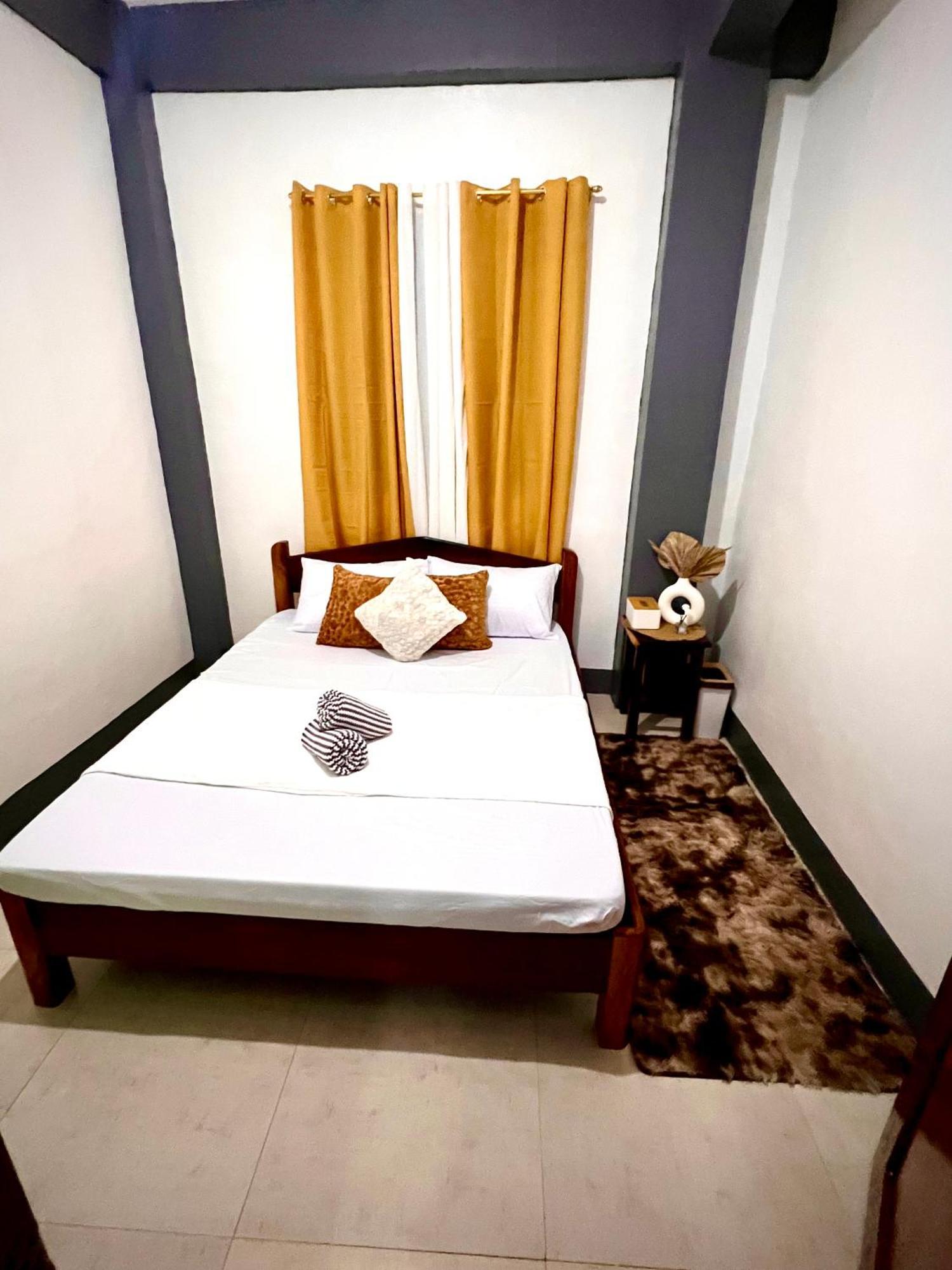 Eighty8 Tourist Inn Coron Exterior foto