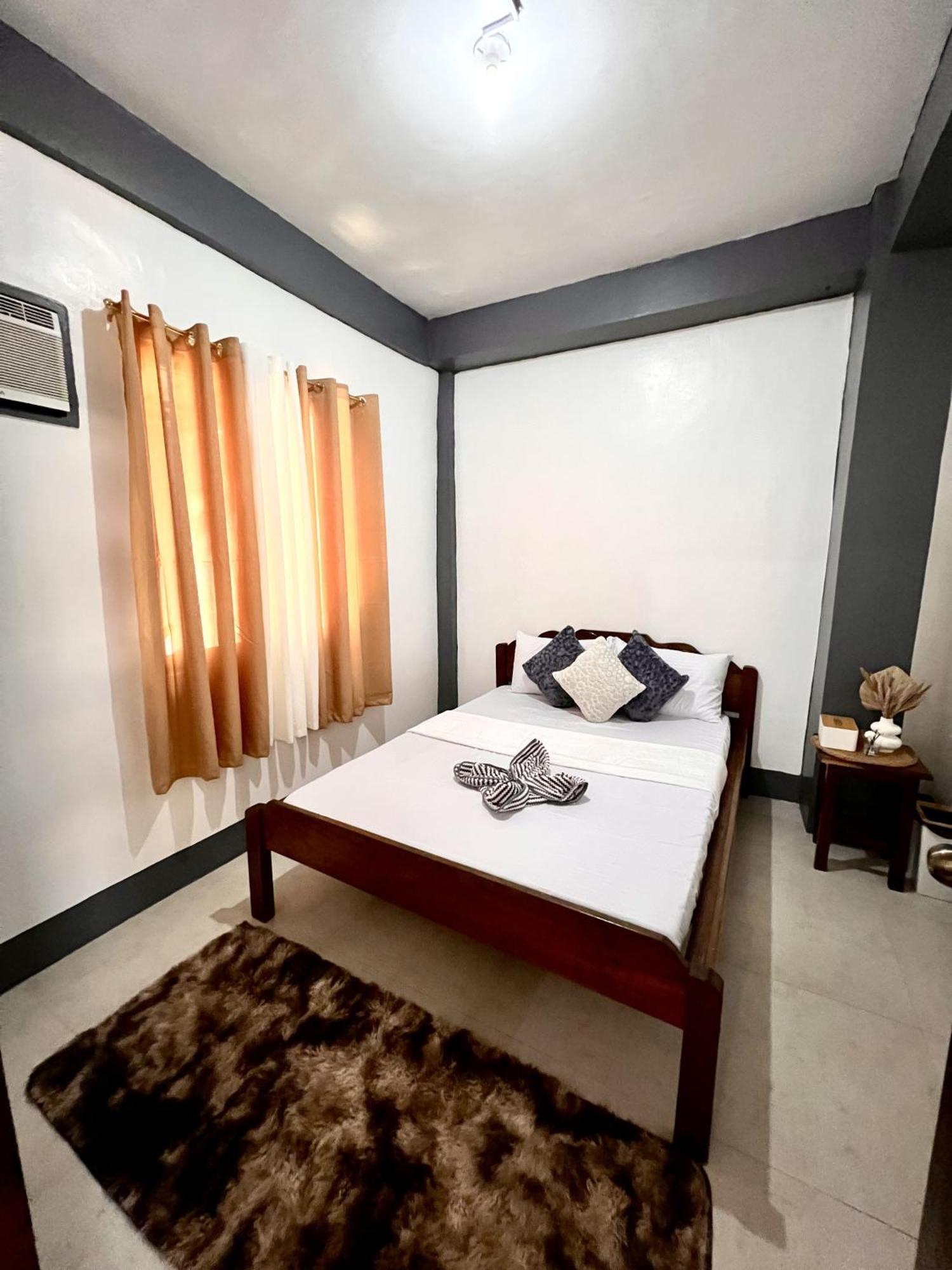 Eighty8 Tourist Inn Coron Exterior foto