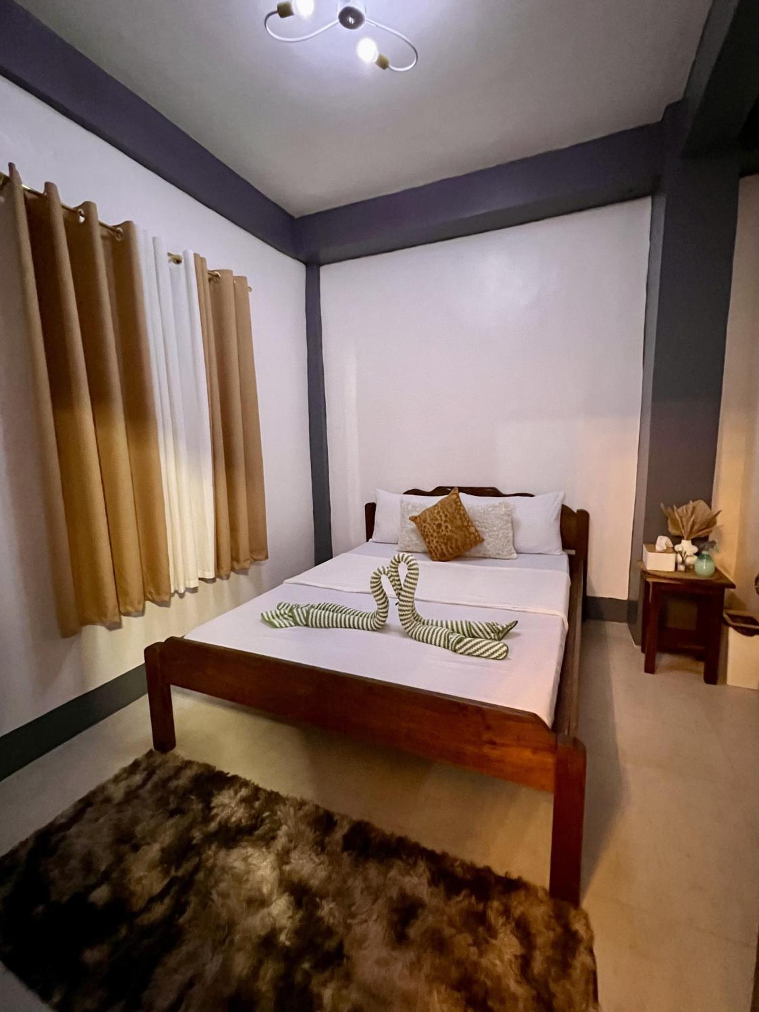 Eighty8 Tourist Inn Coron Exterior foto